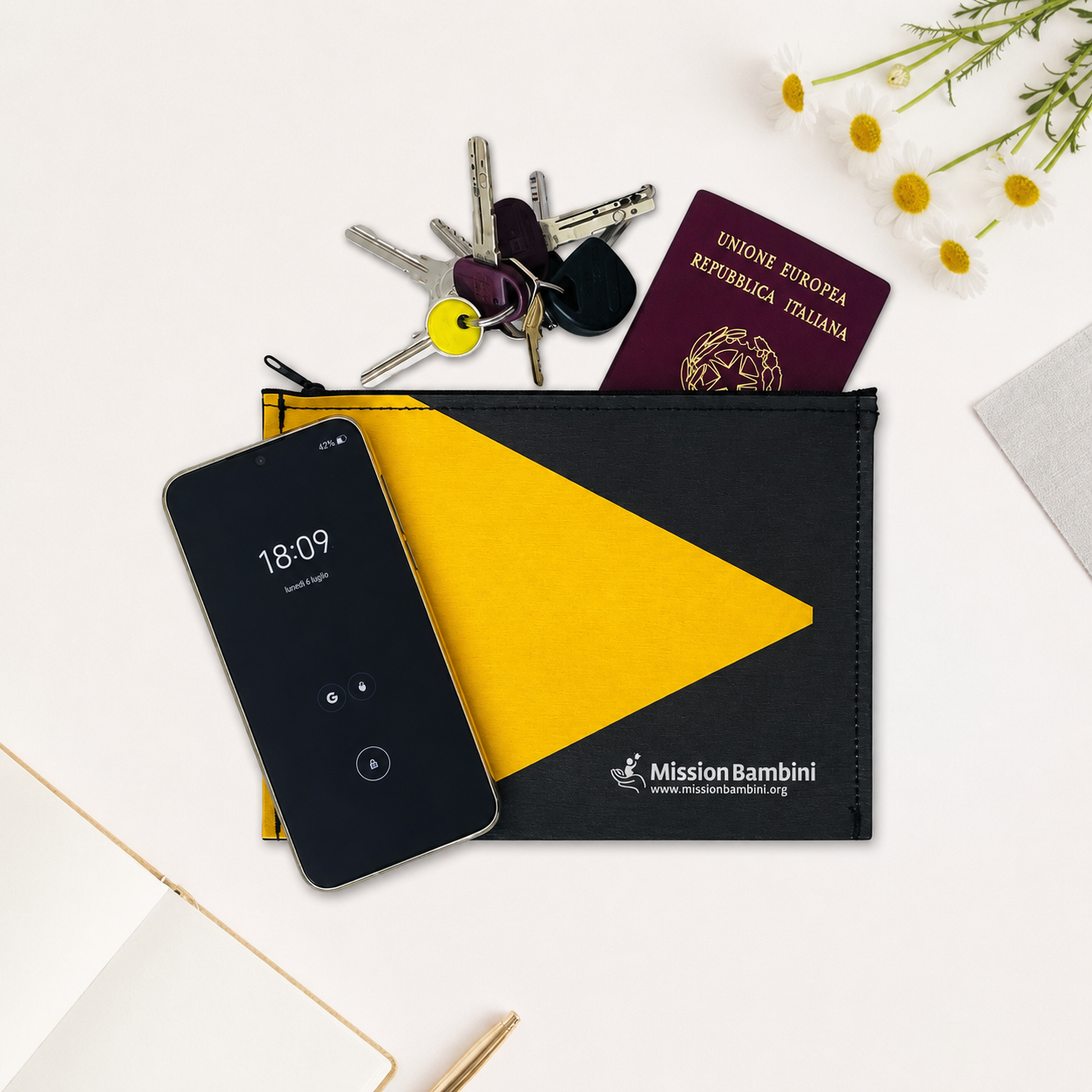 Astuccio Giallo Mission Bambini in Ecophilosophy, resistente e realizzato con materiali sostenibili
